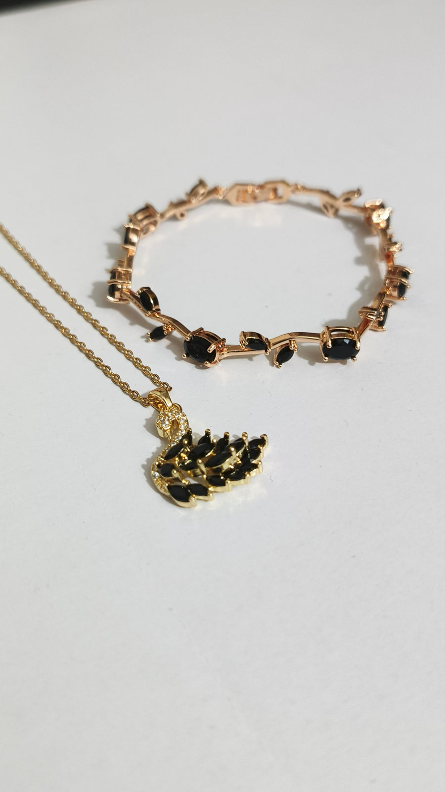 Royal Swan and Tulip Vine Set
