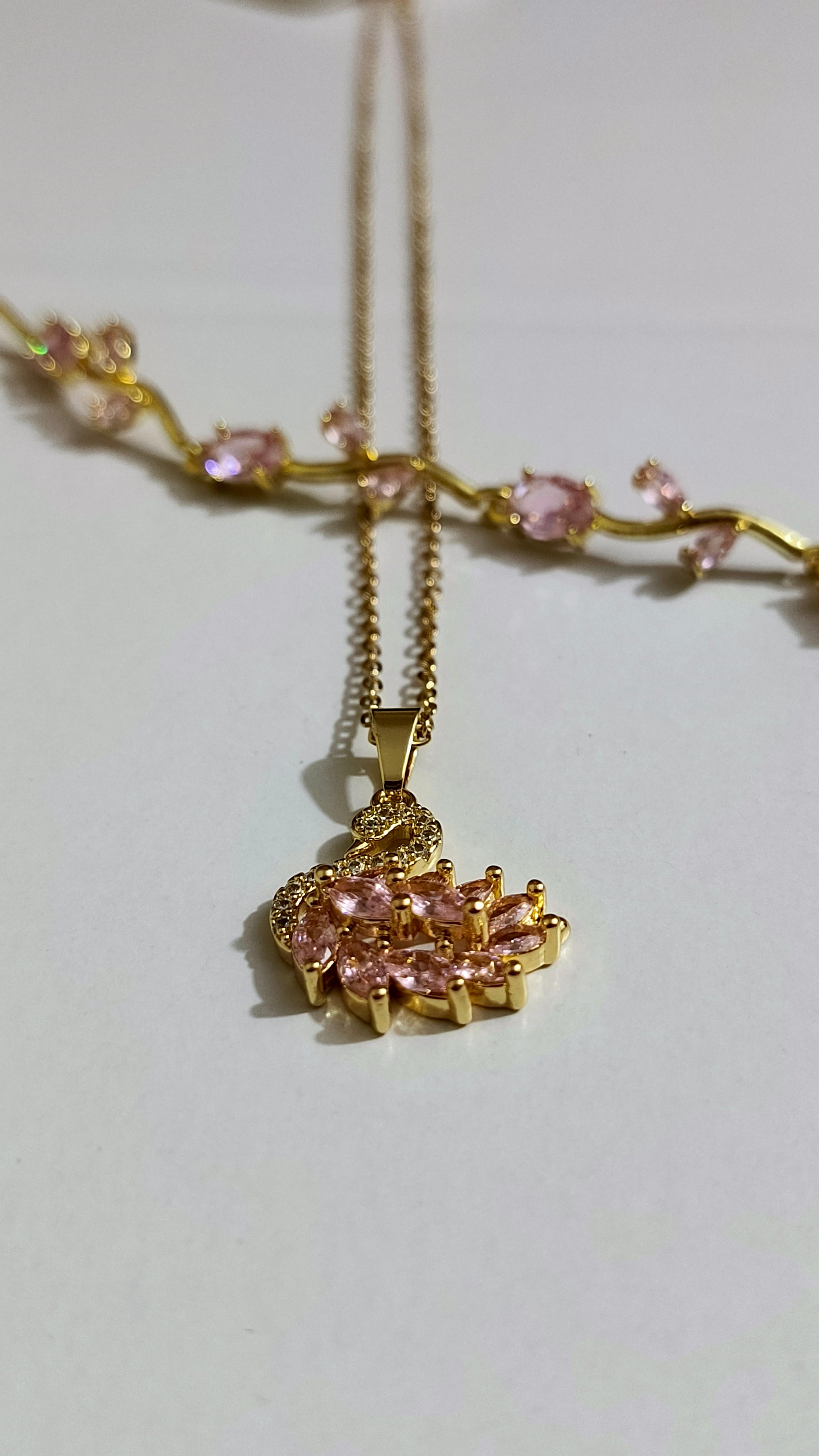 Royal Swan and Tulip Vine Set